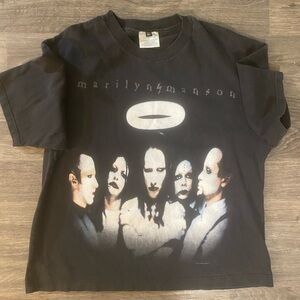 Band halo t winterland tag 21.5x24 measurements